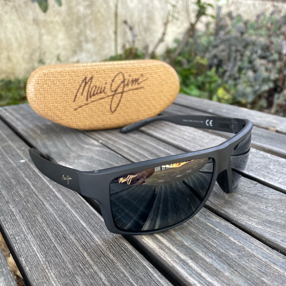 Classic Maui Jim’s. Super dark polarized. Like new.